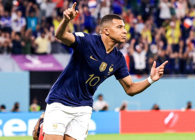 姆巴佩欧冠单场大四喜:创多项纪录书写辉煌篇章