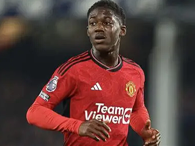 曼联中场梅努转会风波：离队倾向、各方反应与潜在去向